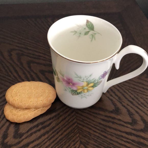 Gold rimmed Tall mug - Picture 2 of 4